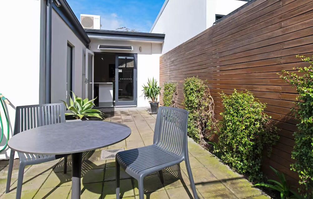 Lovely & Spacious 2-BR home in Norwood