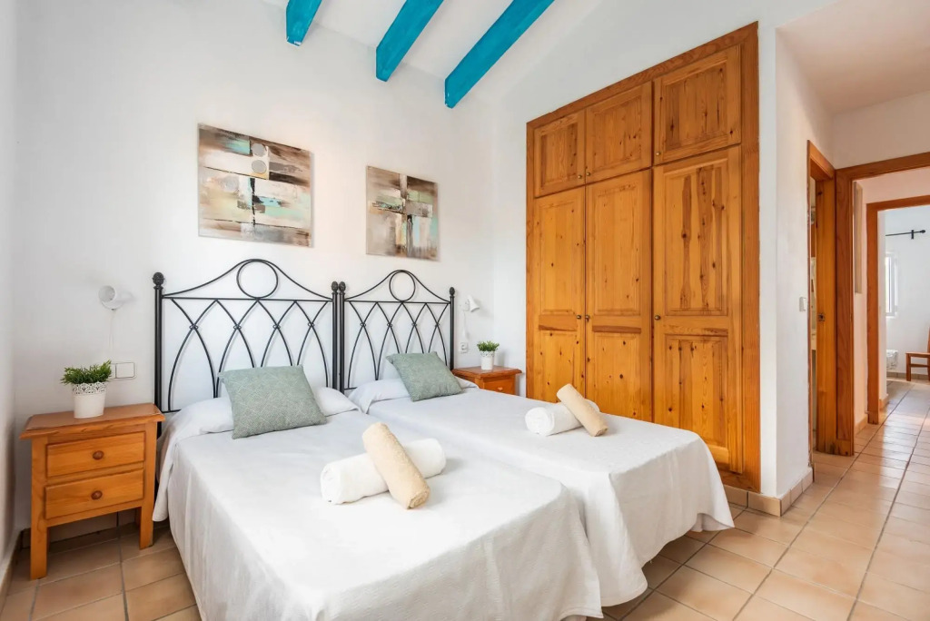 Villa Laura Large Private Pool Walk to Beach Sea Views A C Wifi