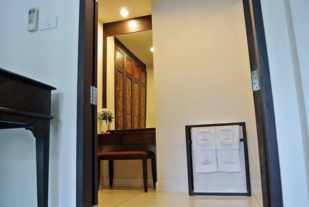 Phuket Ratchamaka Pool Villa