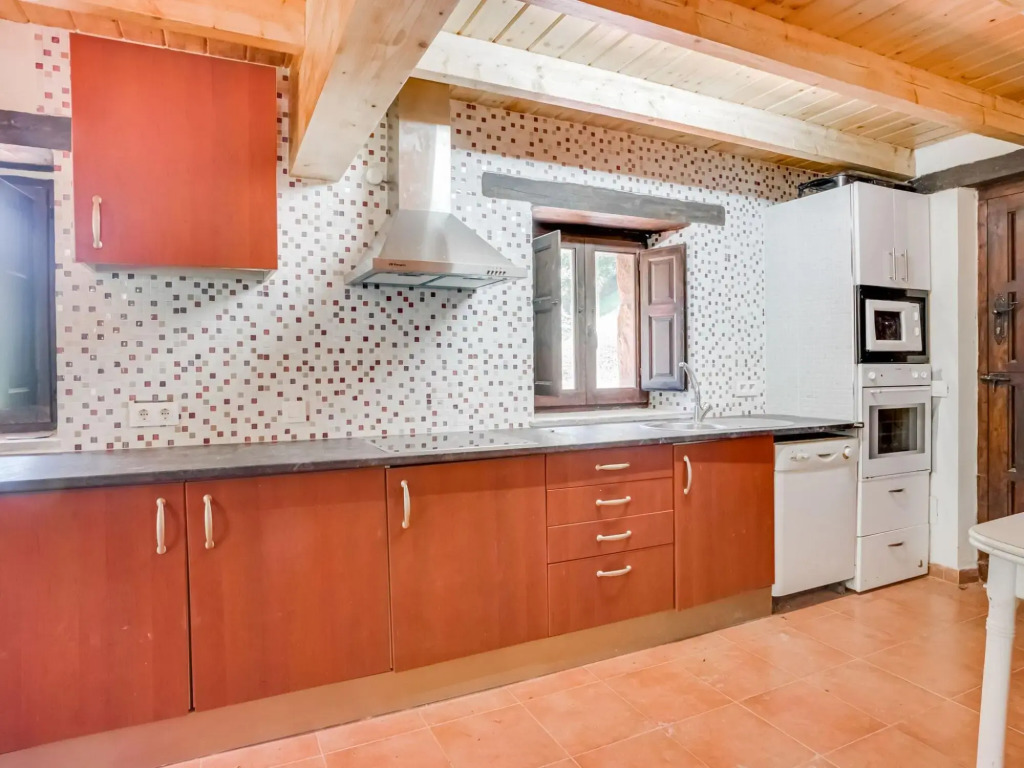 Rustic Holiday Home in Merilla with Valley View