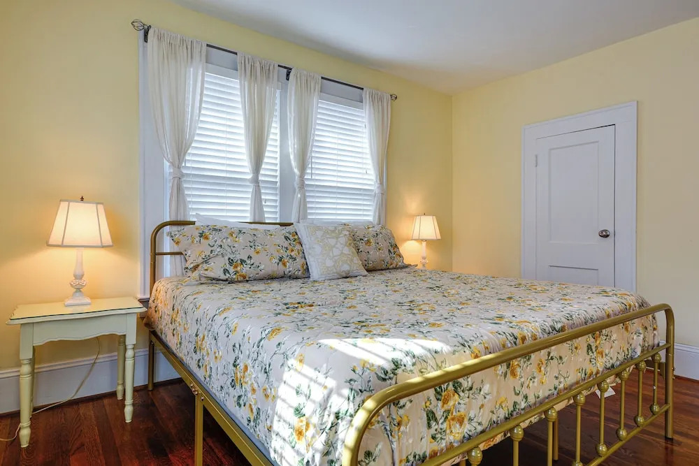 Great for Travel Nurses! Winston-salem Gem w/ Yard