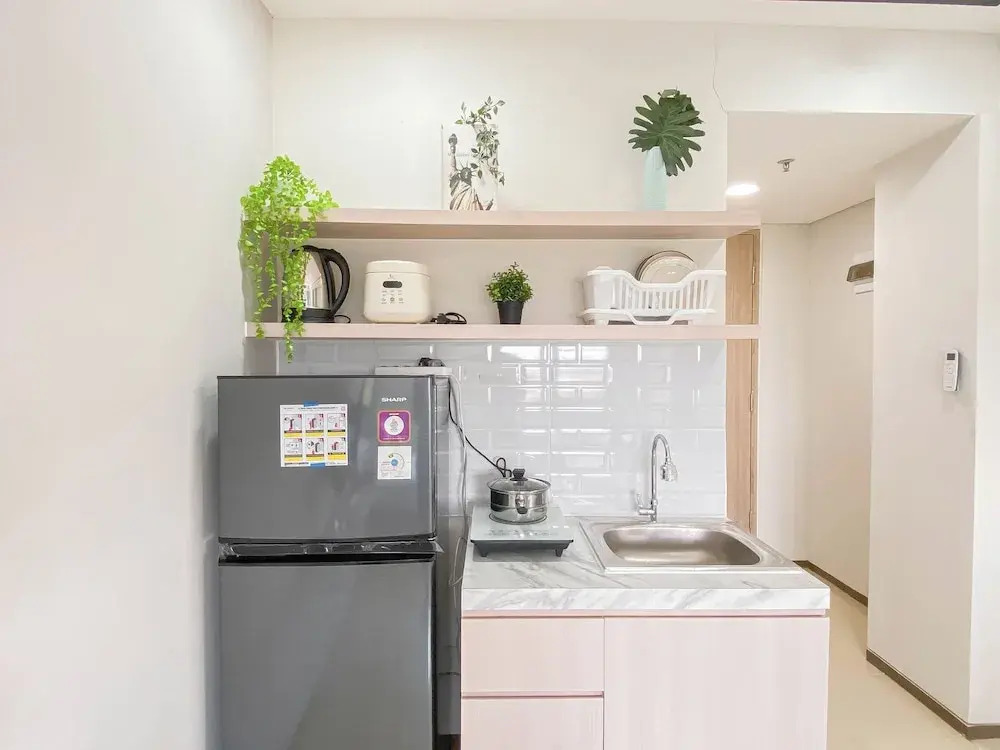 White Accent Studio At Apartment Meikarta Near Paramadina University