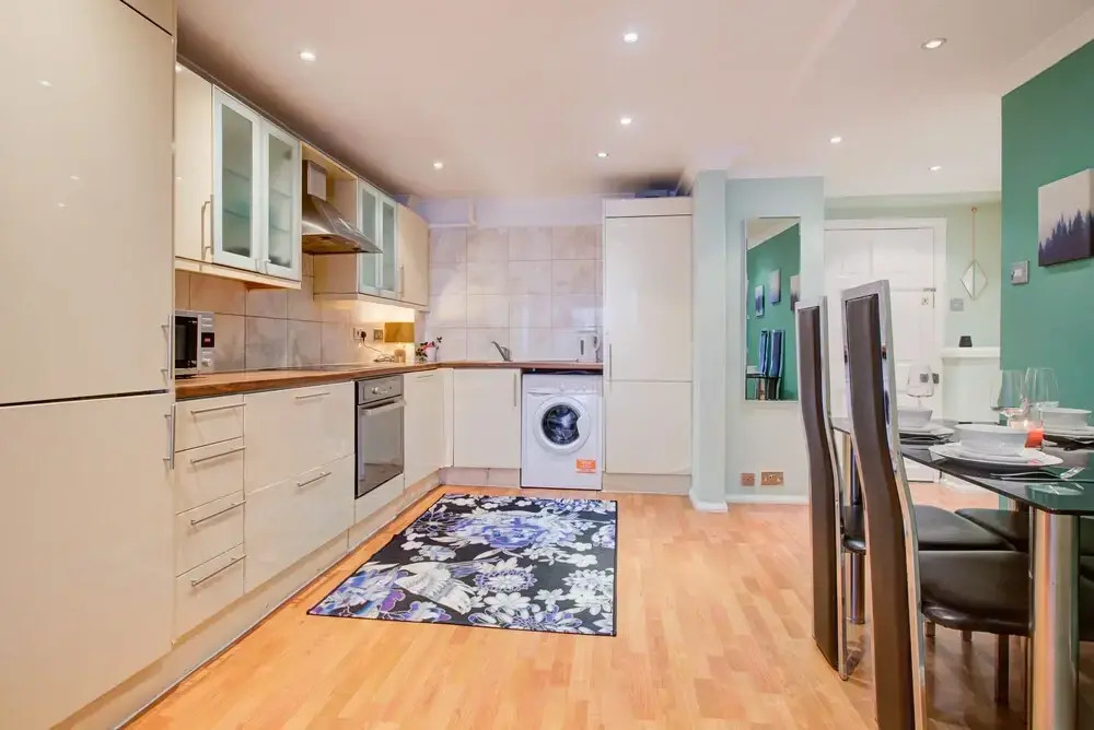 2-bedroom Private Independent Flat- Central London