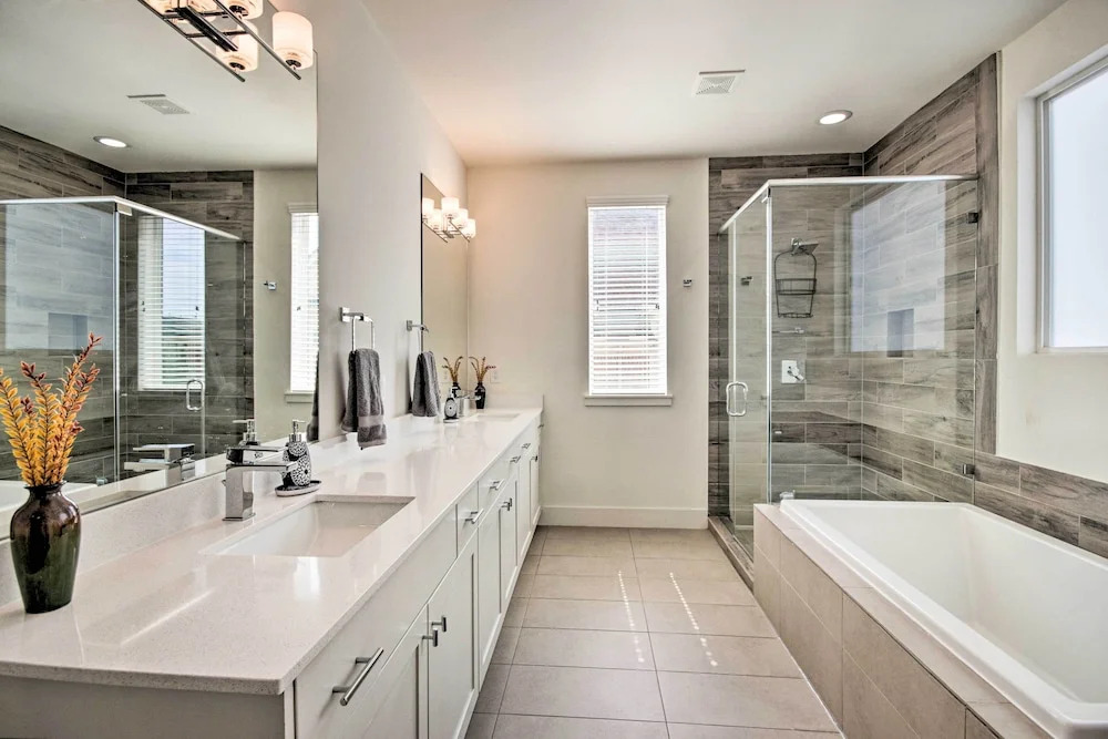 3-story Home Near NRG Stadium, Museums & Nightlife