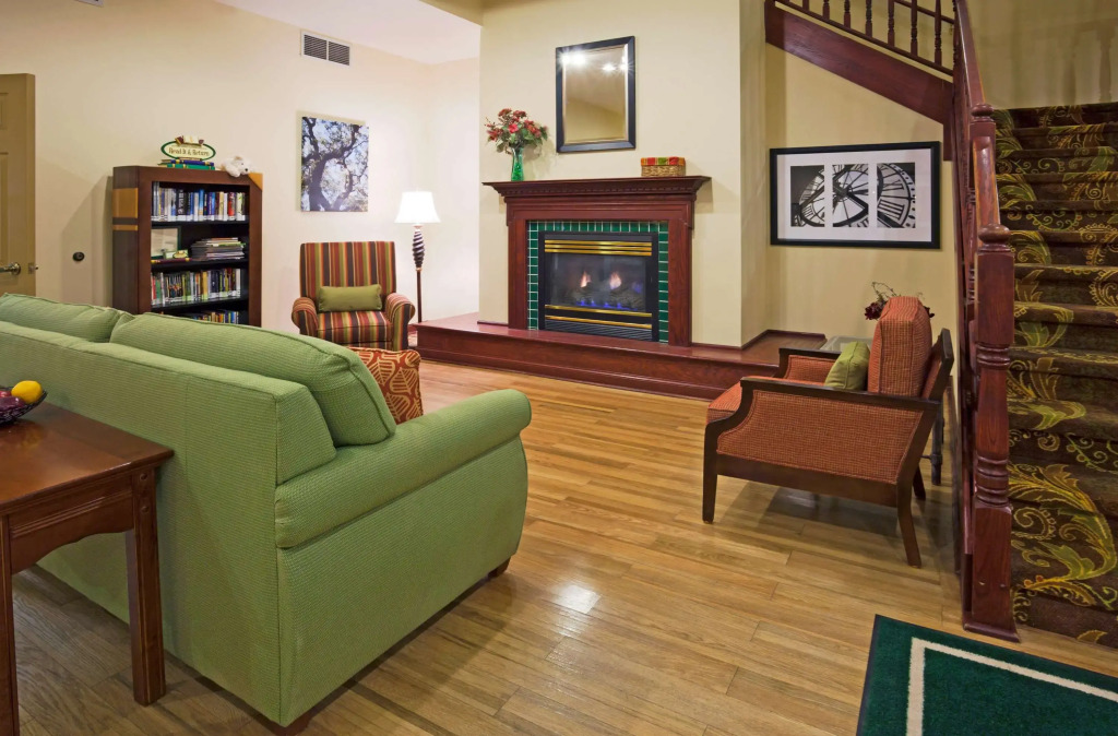 Country Inn & Suites by Radisson, Dakota Dunes, SD