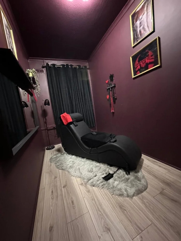 A Discreet & Elegant Play Space for Couples