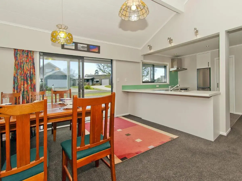 Sea Breeze - Whangamata Holiday Home