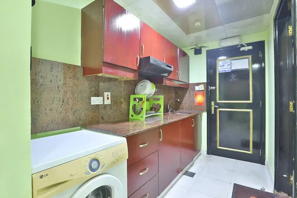 OYO 261 Remas Hotel Apartment