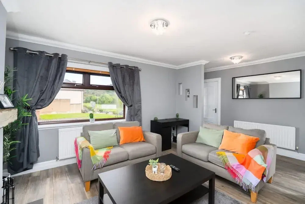 3 Bedroom House - Free Parking