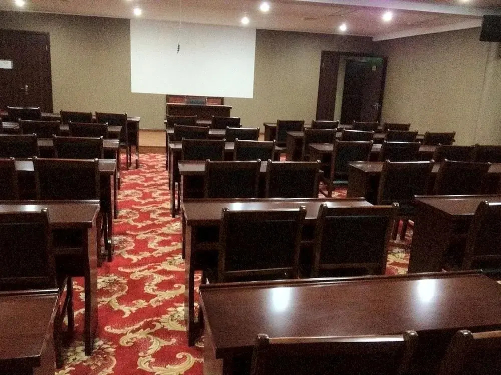 Fuyang Yazun Jindu Hotel