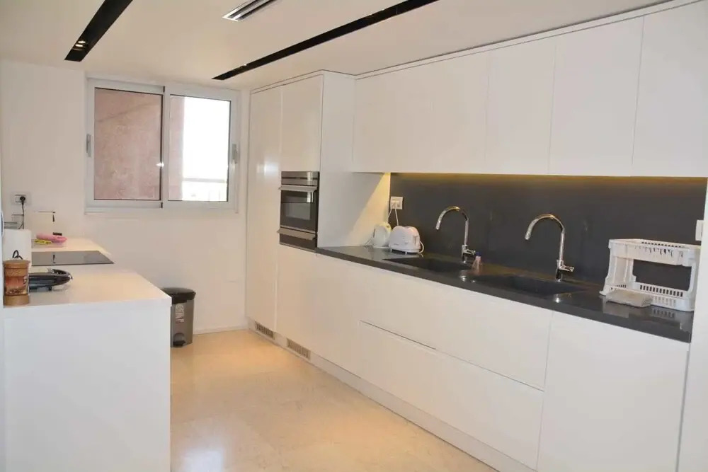 Renovated White 3BD next to Beach - Pool