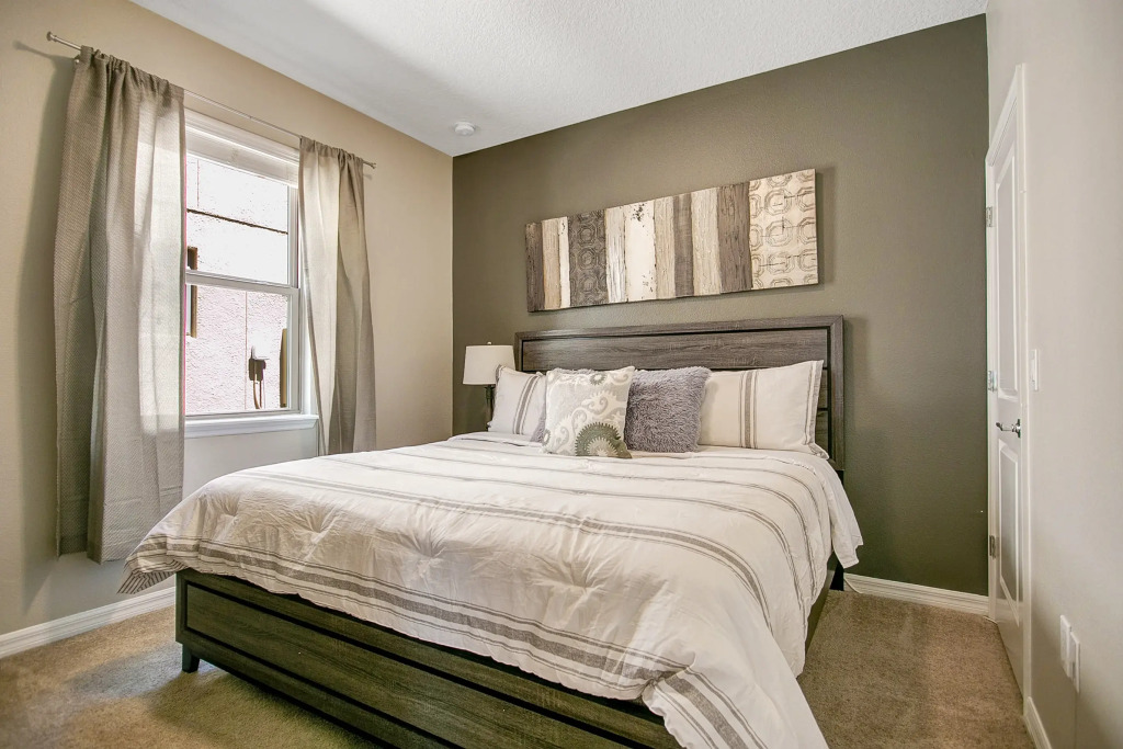 5552- Solterra Brand New - Amazing 5 Beds House, Davenport, US