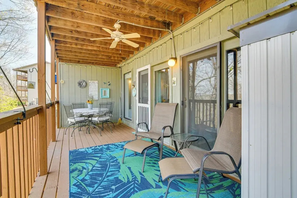 Condo 2 Mi to Silver Dollar City: Relax Fireside!