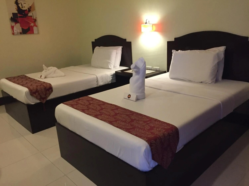 Hollywood Suites
