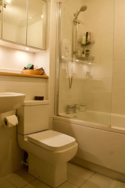 2 Bedroom Flat In Edinburgh