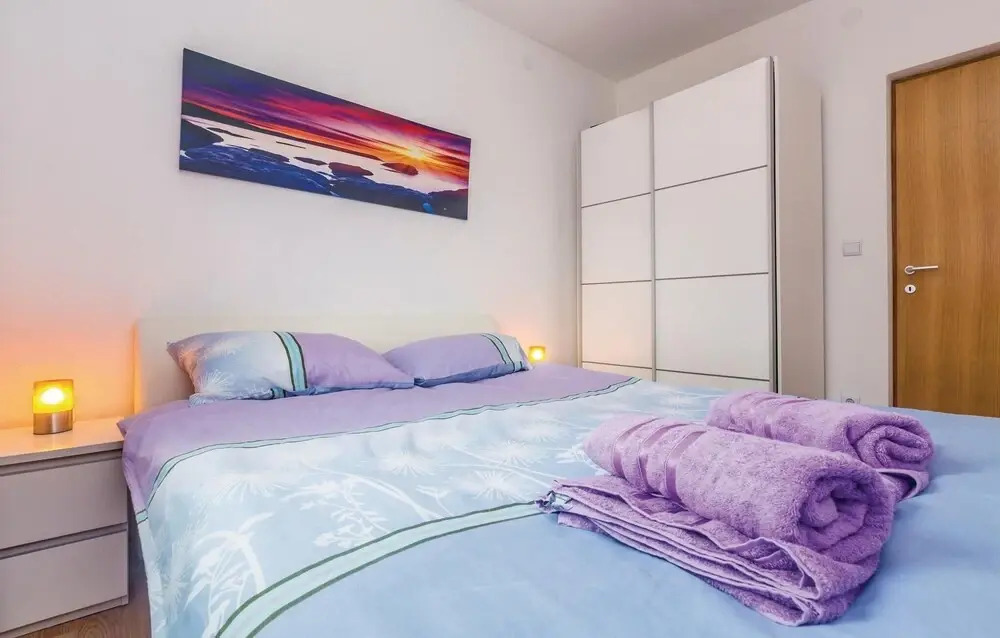 Awesome Home in Kras With Wifi and 2 Bedrooms
