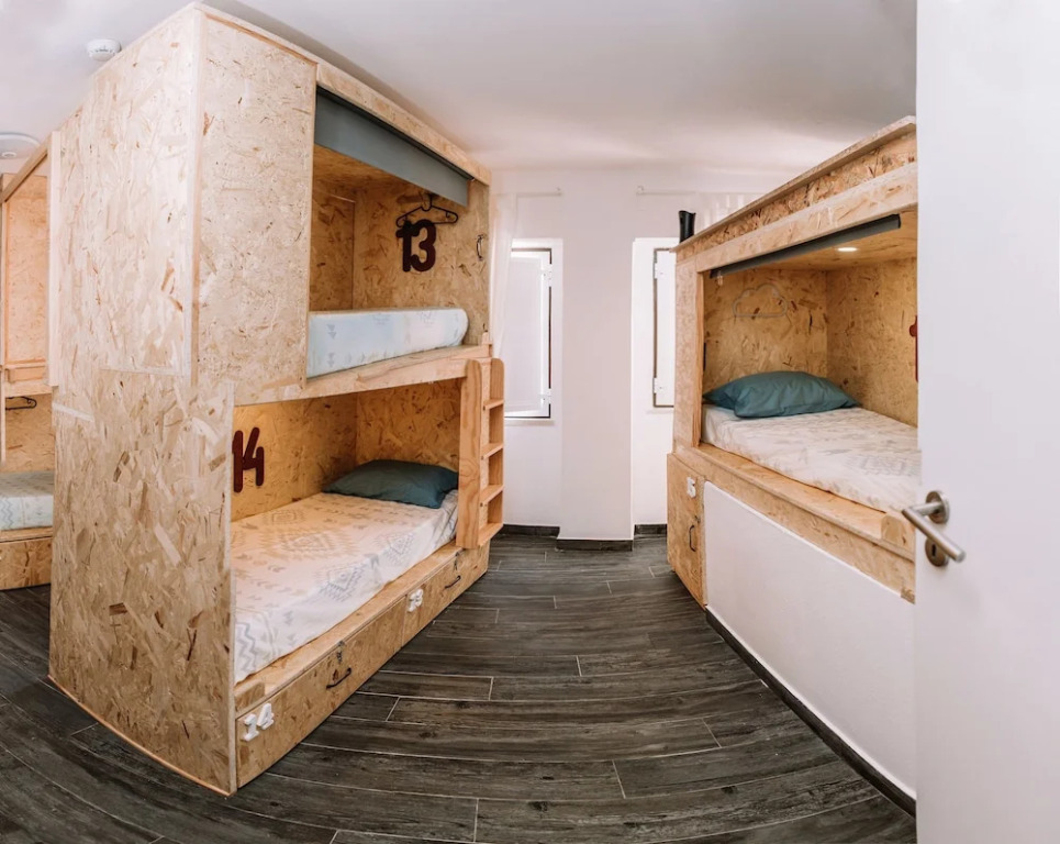 Deck Lodge - Hostel