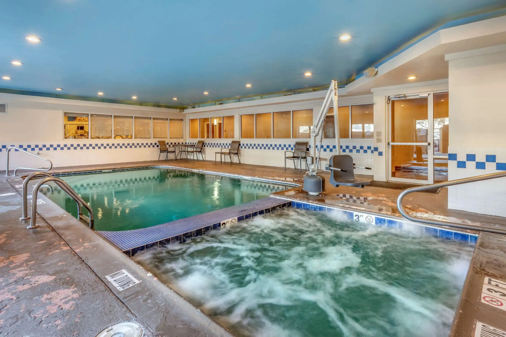 Comfort Inn & Suites North Dallas-Addison