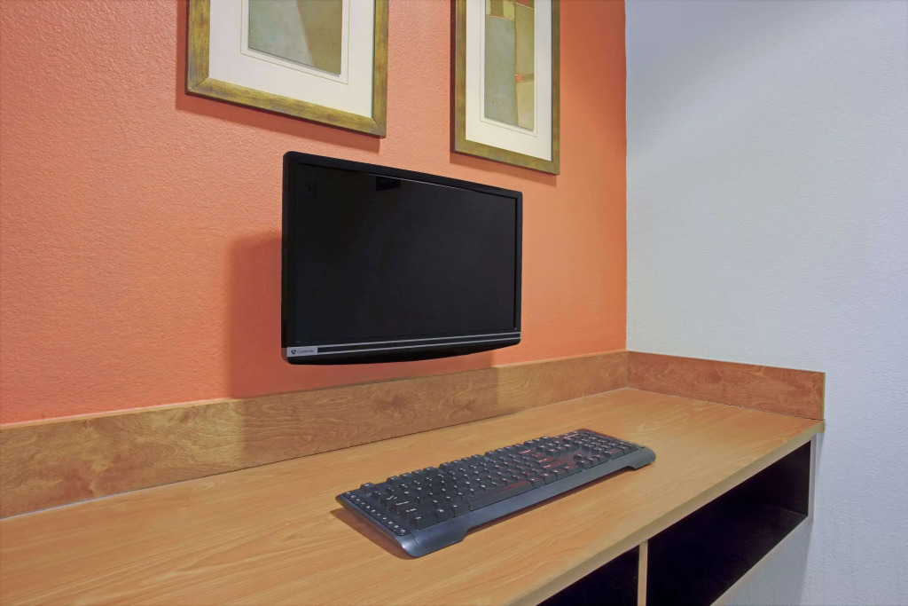 Days Inn & Suites by Wyndham Laurel Near Fort Meade
