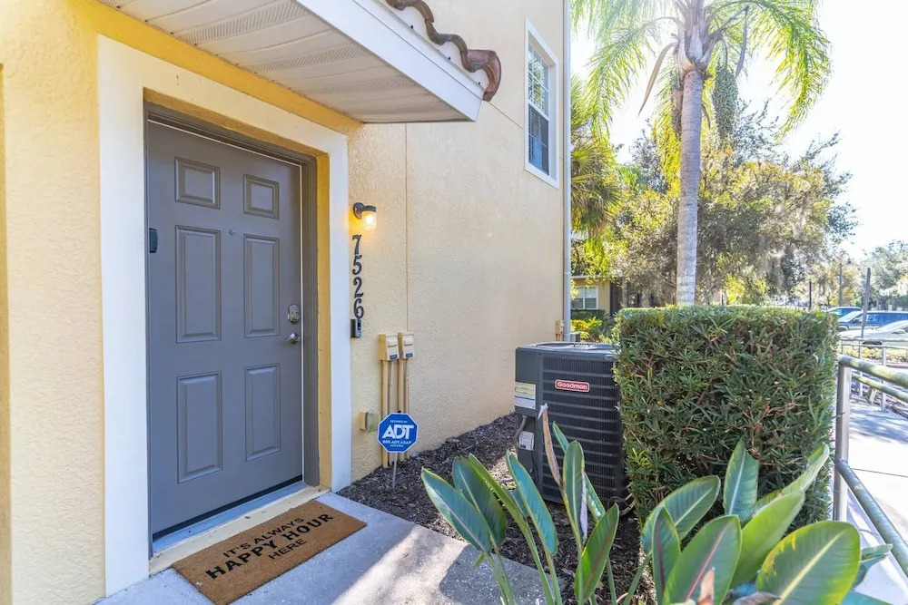 7526 Oakwater