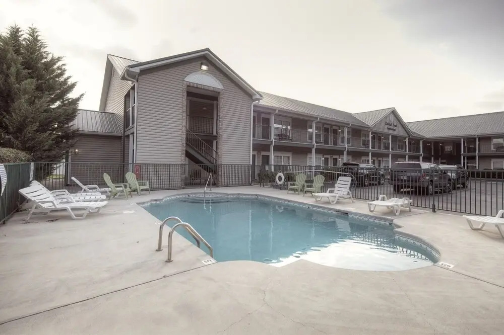 Colonial Crest 112 - Great Location! - You Can Walk To Town! 1 Bedroom Condo by RedAwning