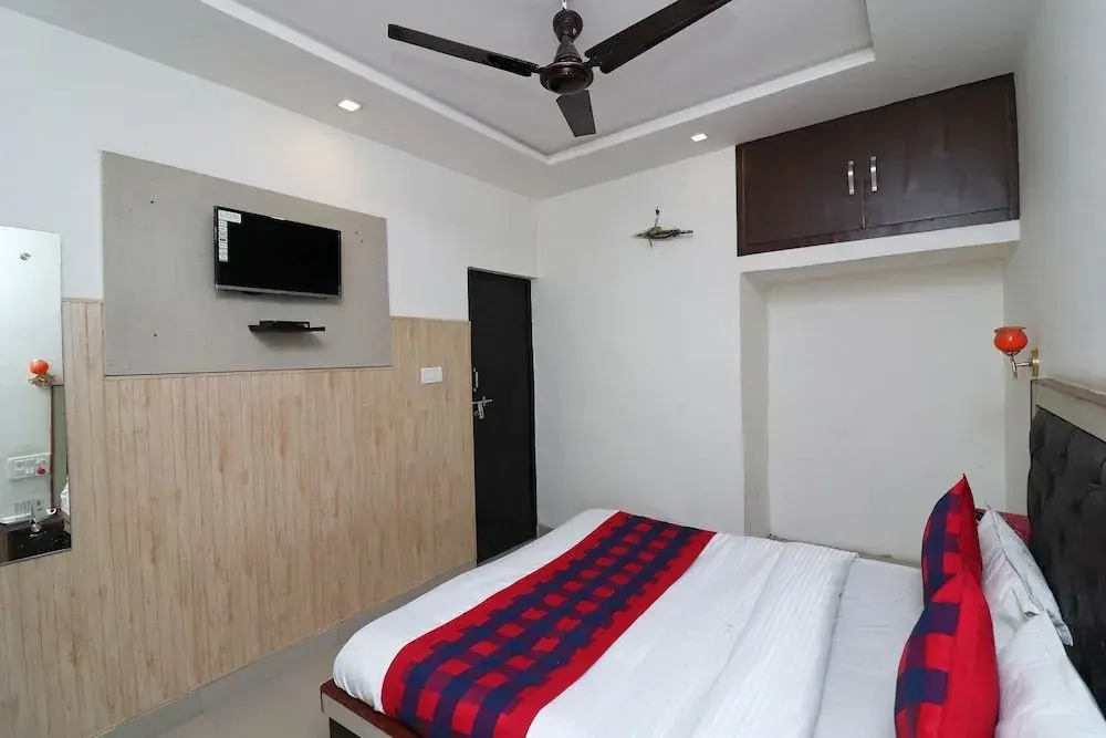 OYO Flagship 24679 Hotel Green House