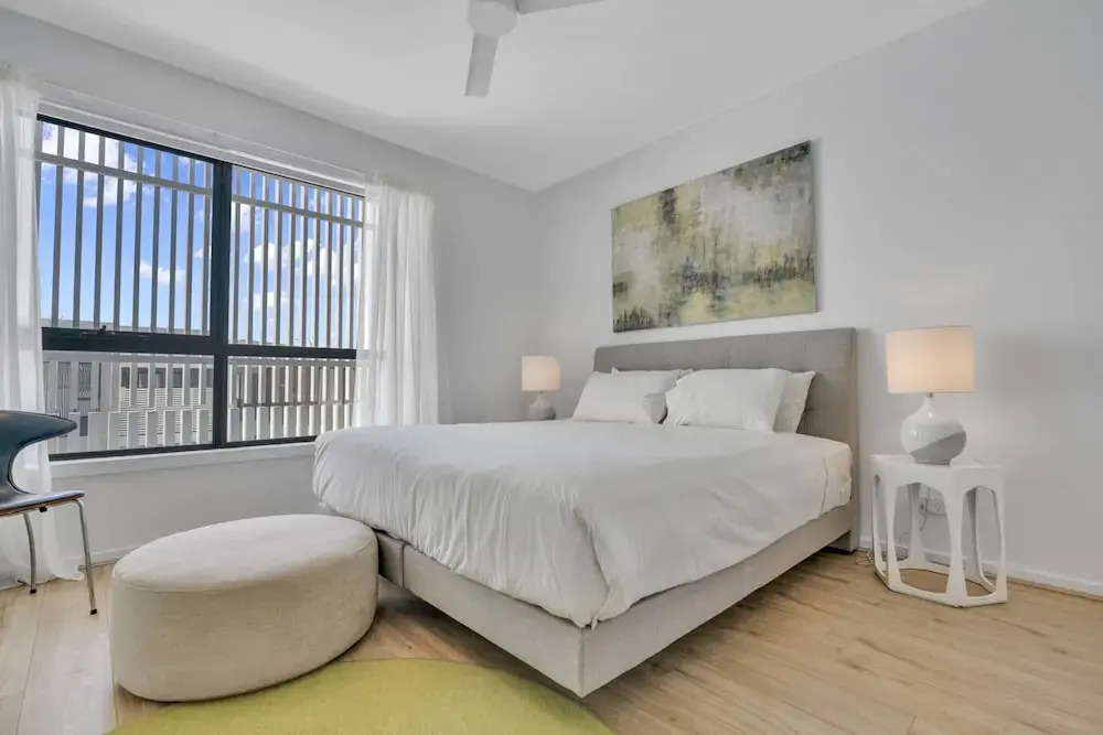 Oceanview Luxury With Dedicated Workspace