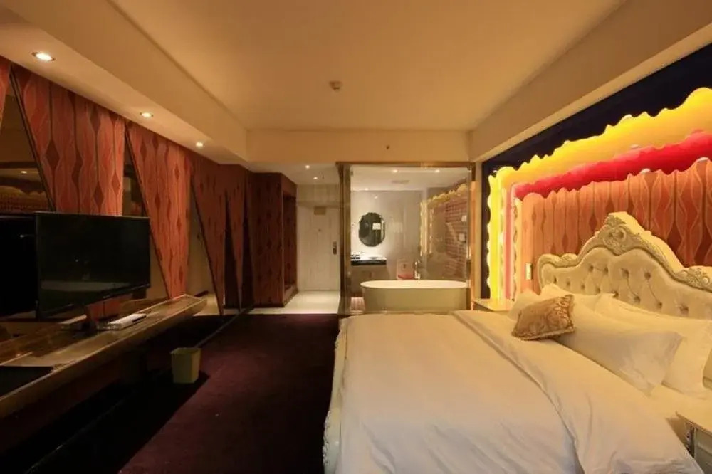 YOUANDME Smart Homestay (Longmen High-speed Railway Station Baolong Plaza)