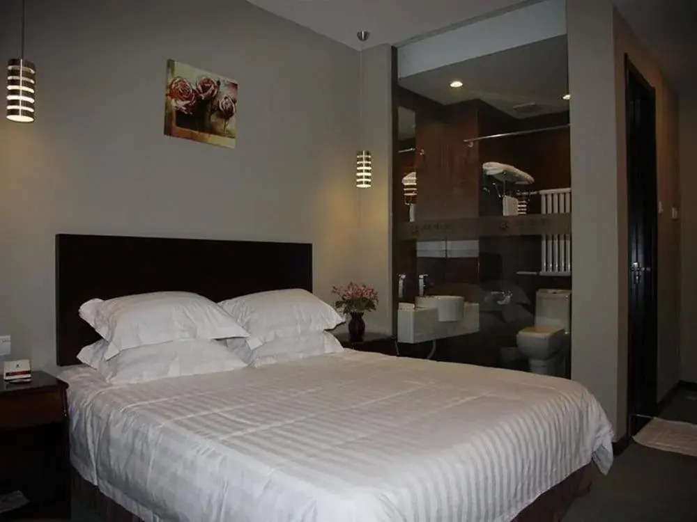 C.S. Sunshine Hotel