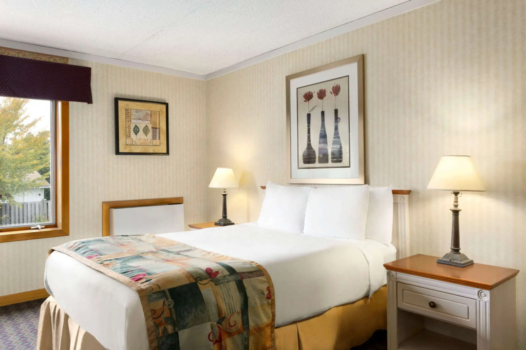 Travelodge by Wyndham Owen Sound ON