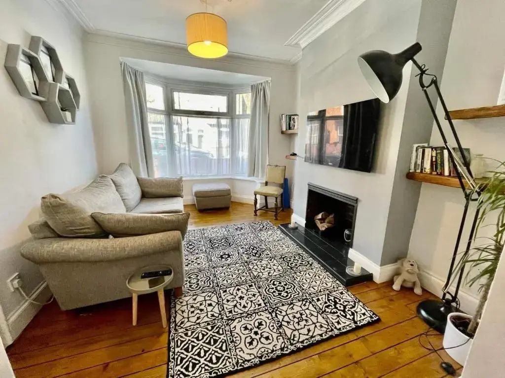 lovely 3 bed house close to the Uni & centre