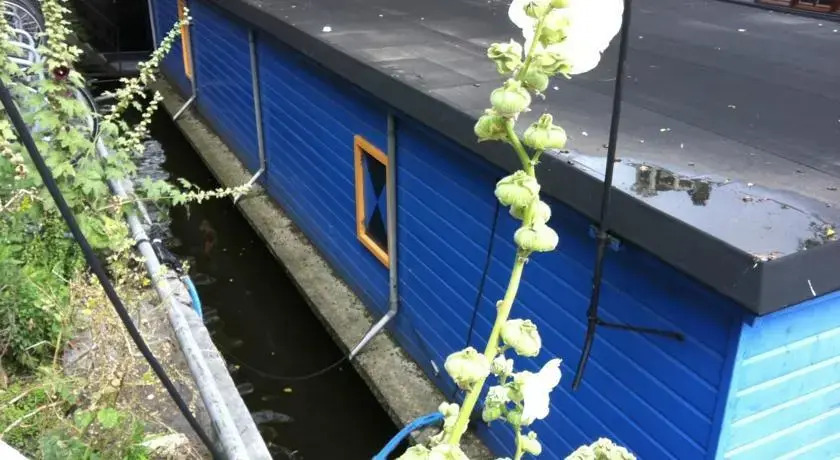 The Burret Houseboat