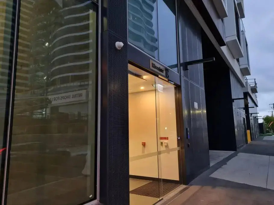 FS104E Stylish 1BR1BA apt in Footscray Pool Gym WIFI