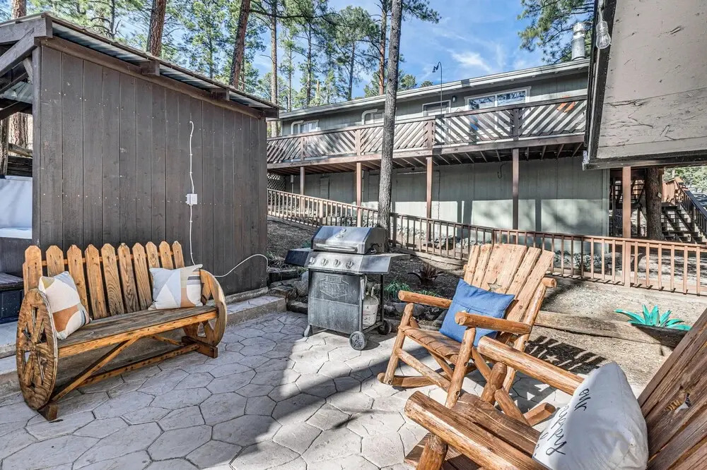 Hot Tub, 5 Mi to Winter Park! Woodsy Ruidoso Abode