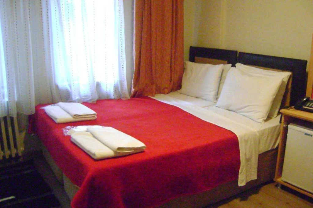 Hotel Ay