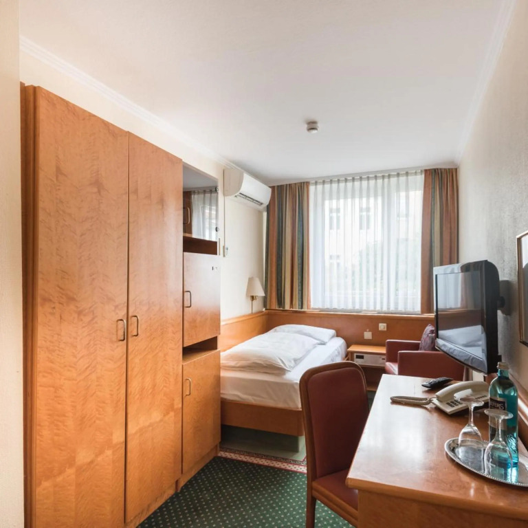 Hotel Belmont Classic