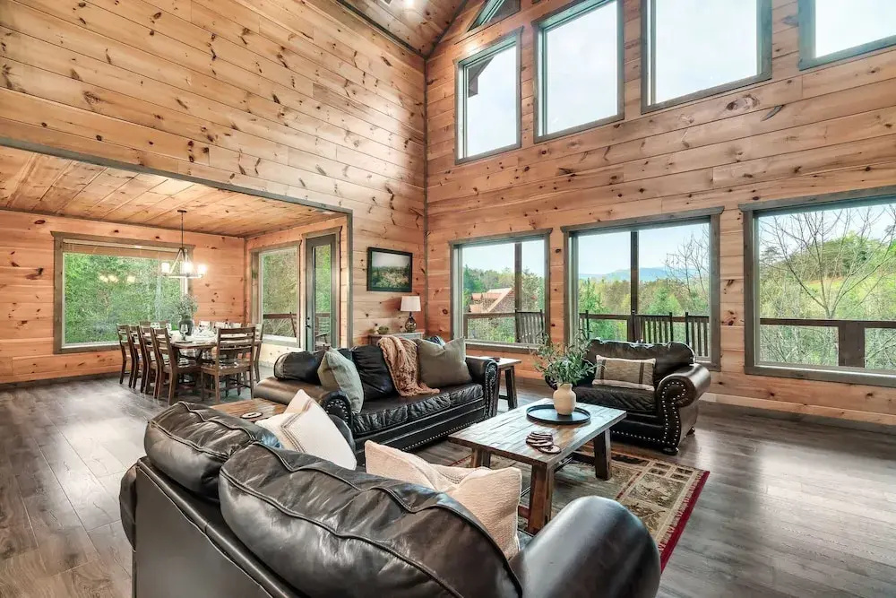 Smoky Horizon by Avantstay Game Room, Movie Theater, Deck w Hot Tub Views!