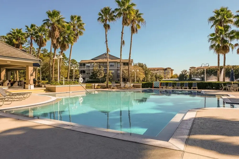 1 BR and 2 BR Jacksonville Beach Apt with Parking by Frontdesk
