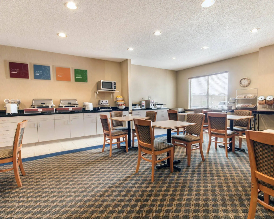 Comfort Suites University