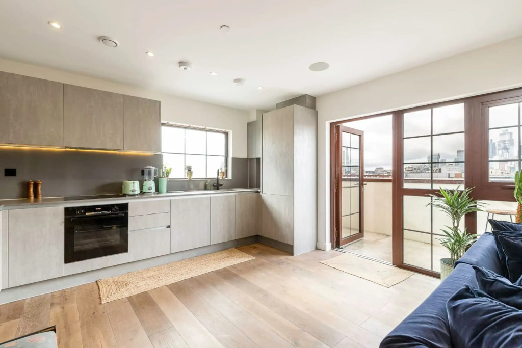 City View Spacious 2 Bedroom Penthouse