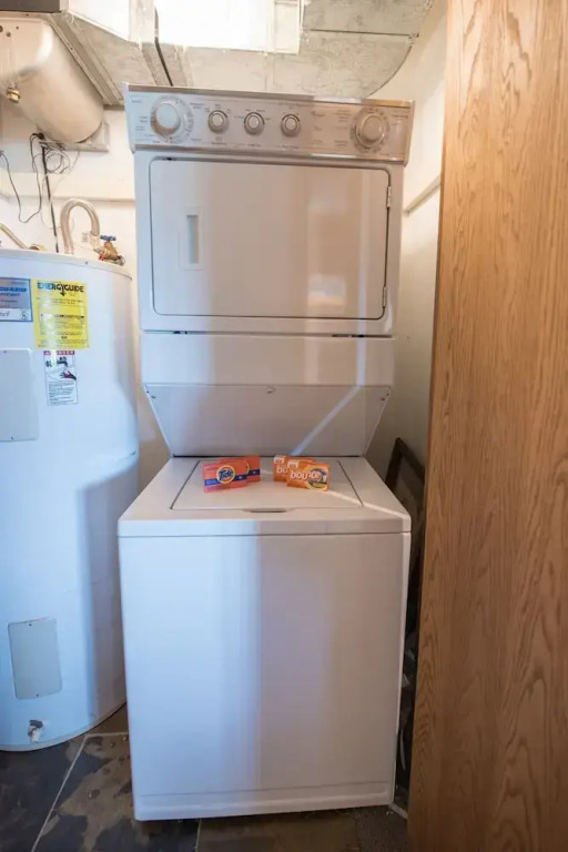 Lovely Modern Plaza Condo - No Cleaning Fee! by RedAwning