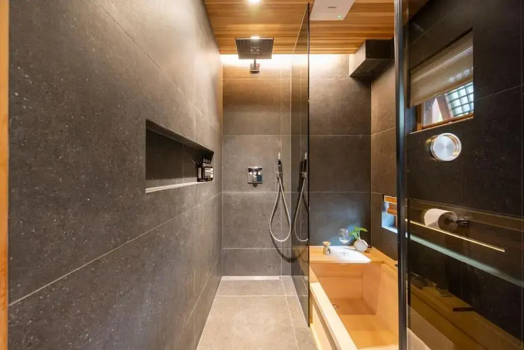 IRIRU Boutique Guesthouse - Hanok Korean traditional house