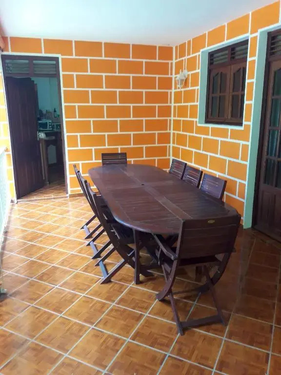 Maison charmante à Pointe Noire, vue montagne, jardin privé