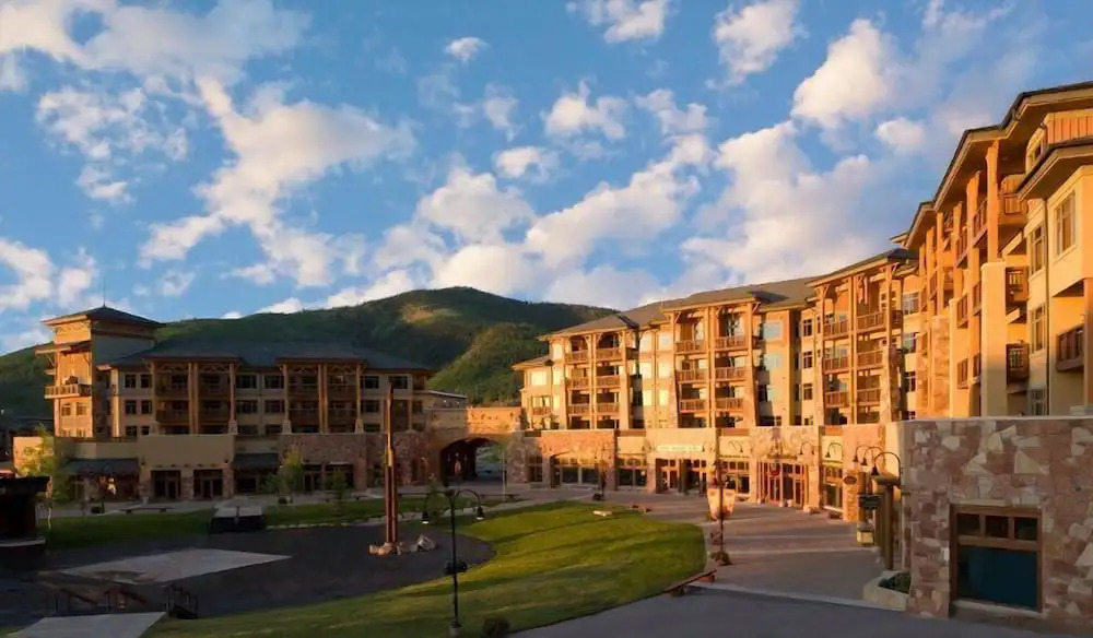 Sundial Lodge Condo Steps from Red Pine Gondola by RedAwning