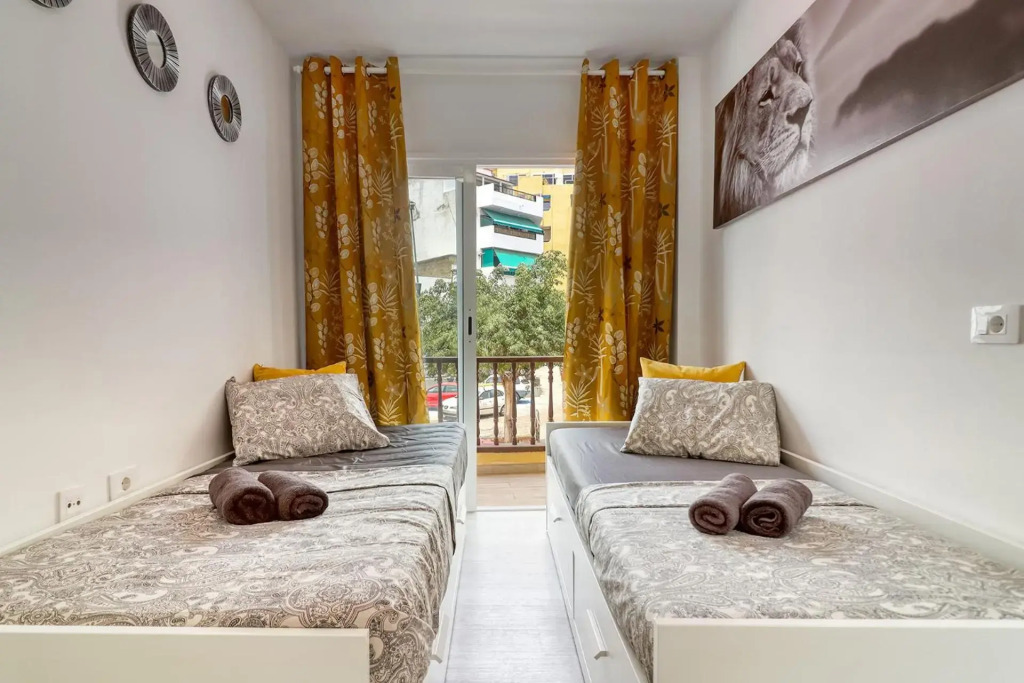 Cozy 3-bedrooms flat, main square and beachfront