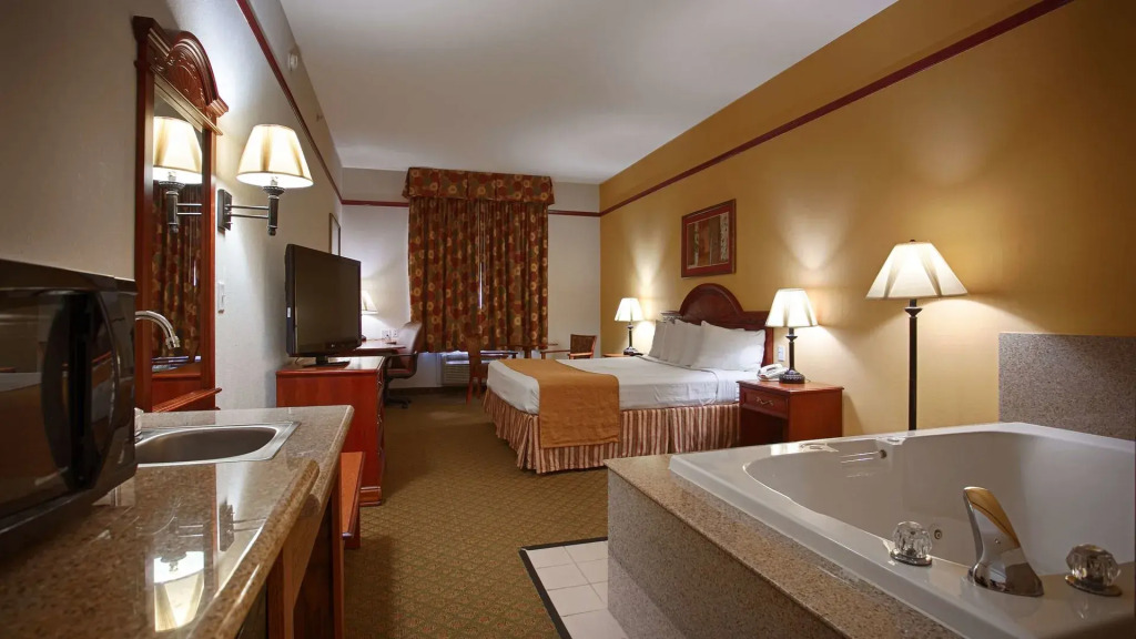 Best Western Limestone Inn and Suites