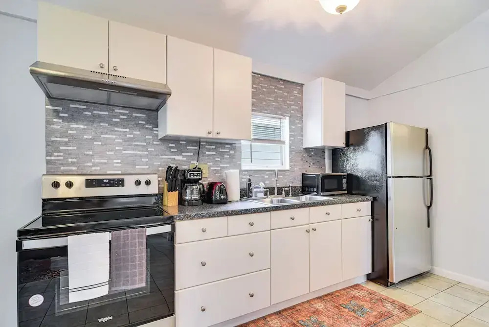 Cozy St Pete Home ~ 2 Mi to Madeira Beach!