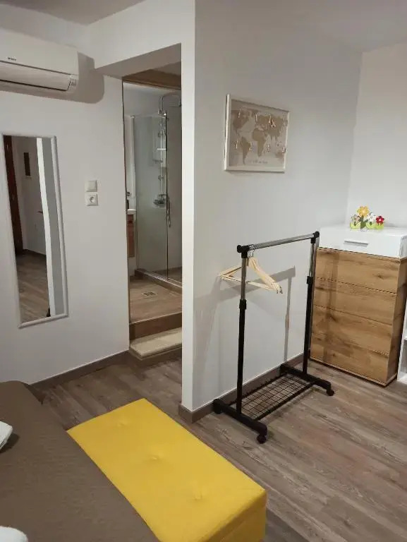 STUDIO-10