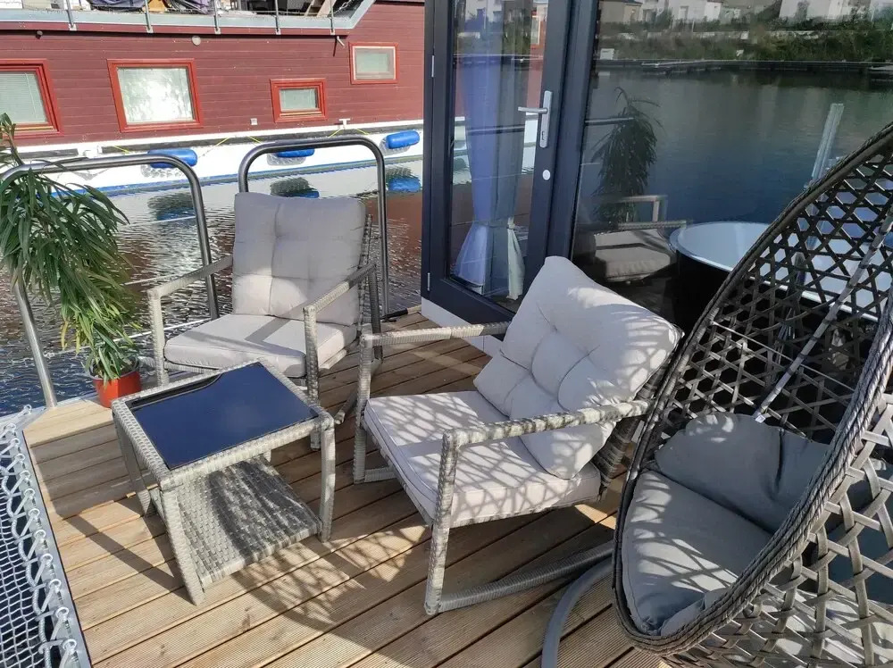 Un Moment Suspendu Pour Couple : Houseboat « Trampoline sur Leau »