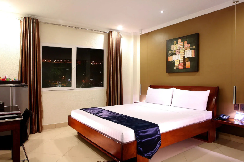 Queens Hotel Angeles City